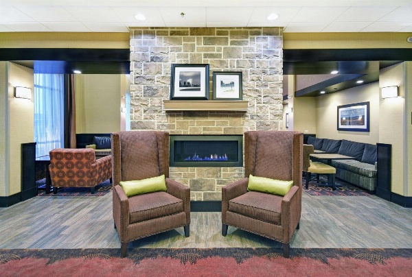 Hampton Inn By Hilton & Suites Milwaukee/Franklin image 1