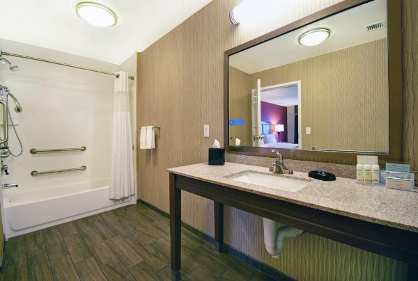 Hampton Inn By Hilton & Suites Milwaukee/Franklin image 23